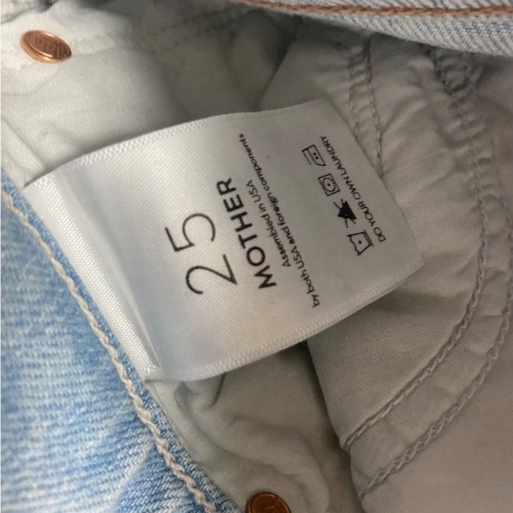 MOTHER SUPERIOR THE TOMCAT IN HELLA HOT LIGHT WASH BUTTON FLY
SIZE 25